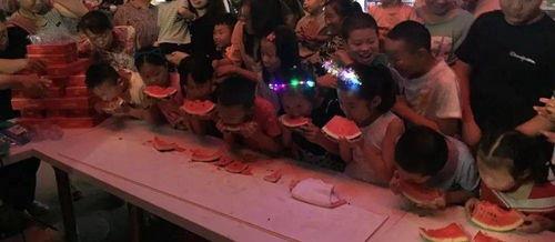 网红吃瓜试衣间,揭秘时尚界的“吃瓜”盛宴