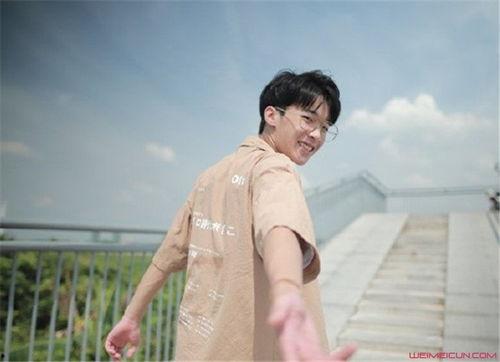 陈三快手网红吃瓜,趣味横生引网友热议